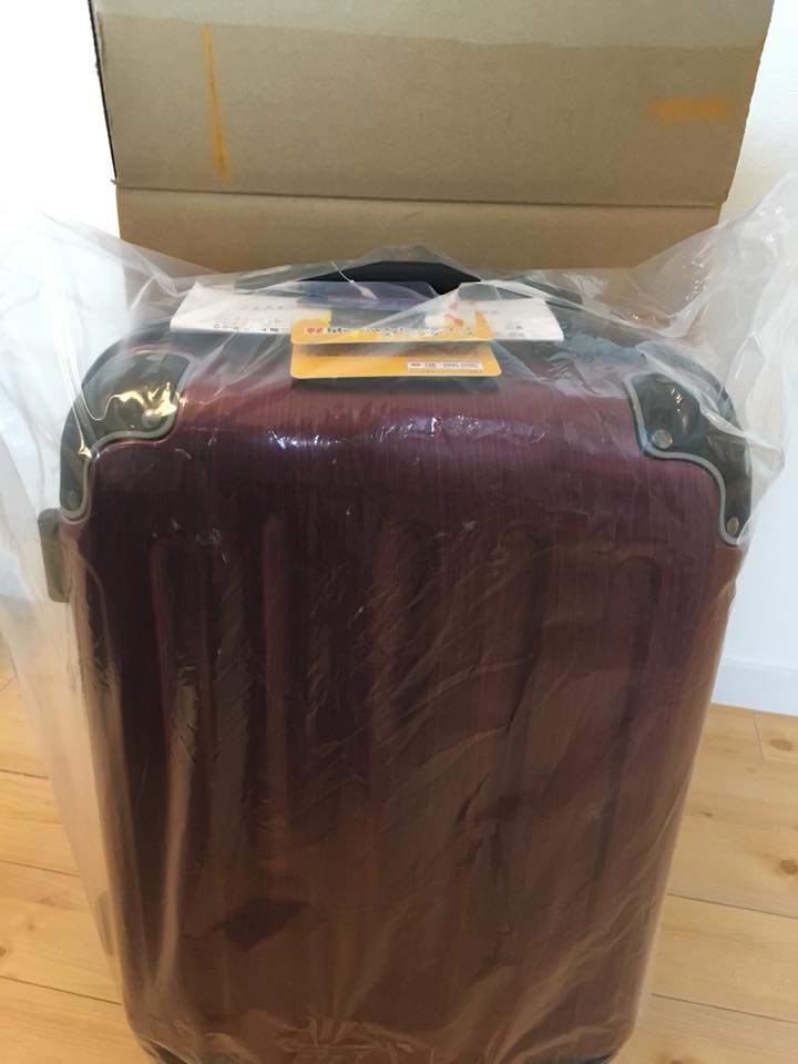 長崎県佐世保市へのふるさと納税でもらった返礼品のキャリースーツケースの全体画像