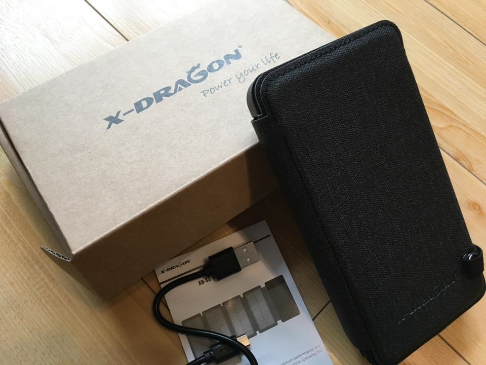 X-DRAGONのソーラーチャージャーモバイルバッテリー10000mAh